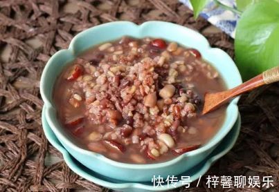 秘方|89岁奶奶给的秘方,每个月坚持喝几天,气血双补,胜过吃阿胶