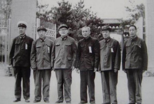 少将|红军创始人之一,55年仅评大校,3元帅打抱不平,主席:立升少将