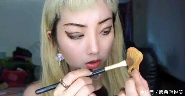 化妆|用零食化妆见过吗,简直逆天神技