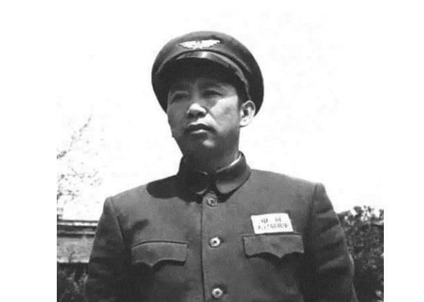 刘亚楼|刘亚楼收到弟弟一封信，看完内容后勃然大怒立即回家，点名要见一个疯婆娘！