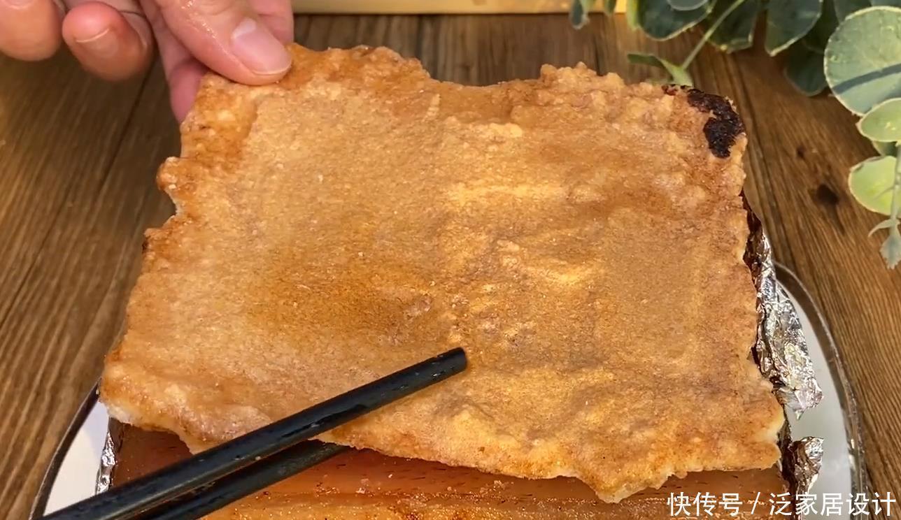 五花肉还可以这样做,加一把食盐,不炒也不炸,皮脆肉香,真解馋