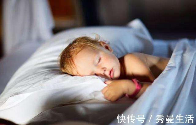 区别|睡枕头的孩子和不睡枕头的孩子,长大有什么区别差距可不止一点