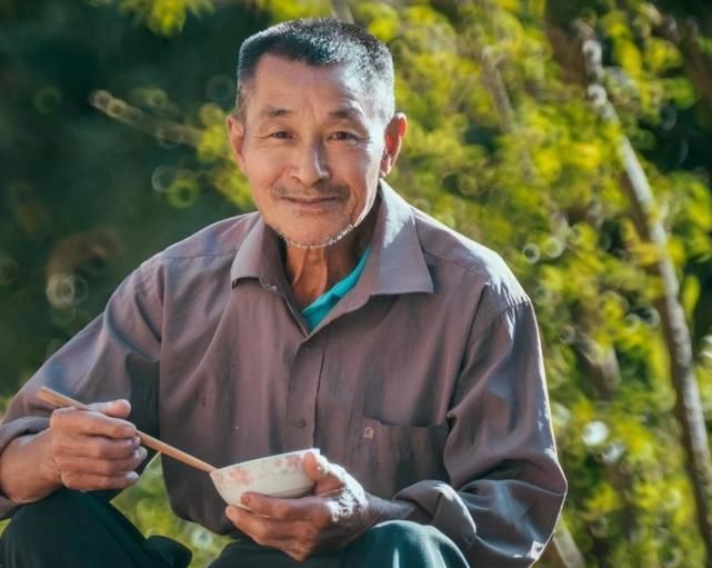 中年|骨科主任藏在身边的“养骨三宝”,若你喜欢吃,骨质疏松不来扰