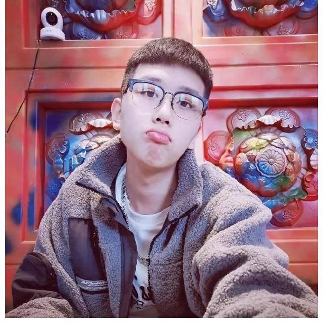 时隔7年，“真香男孩”王境泽长成了大帅哥，参加综艺仍吃不上饭