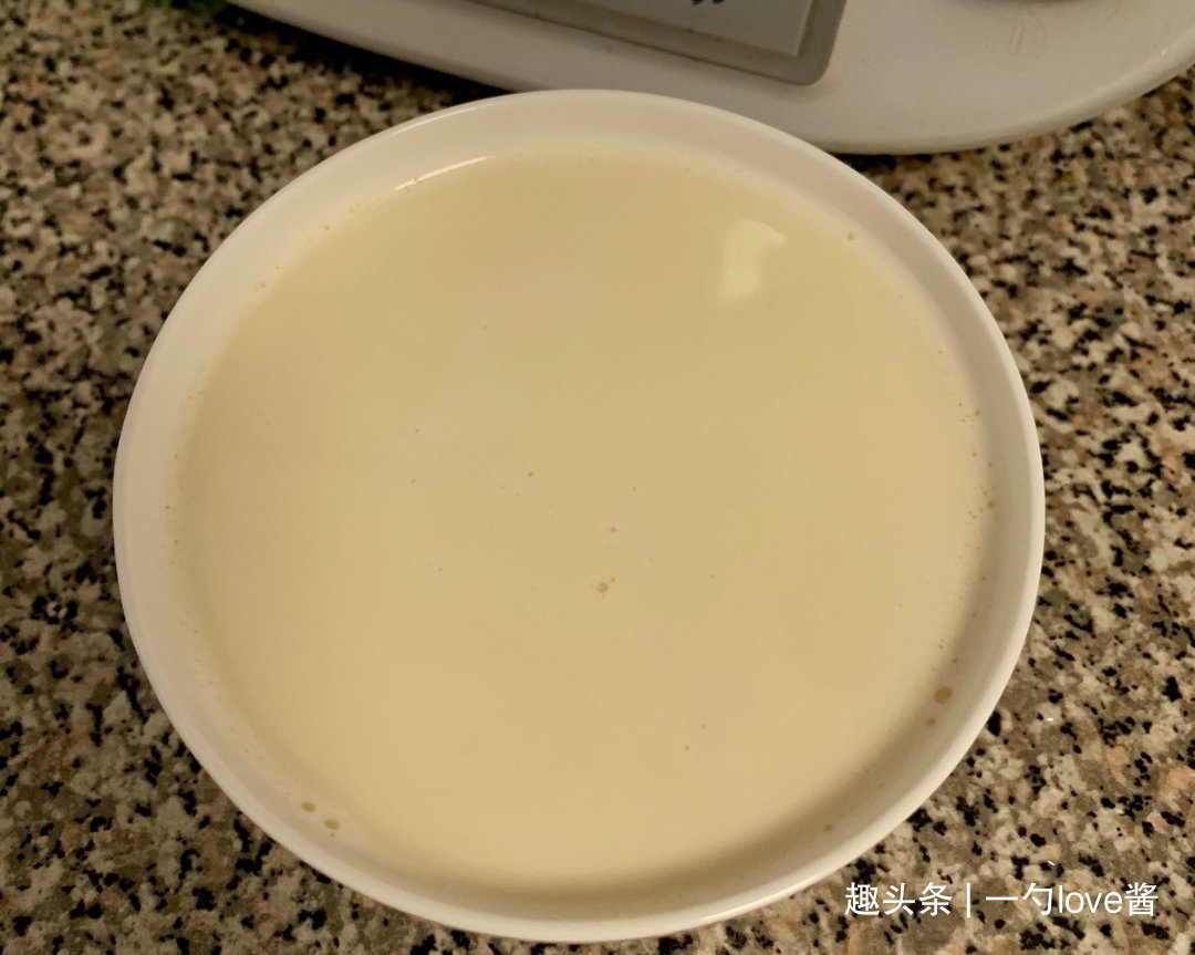 打豆浆时，黄豆泡好后别直接打，多加1步，豆浆细腻丝滑香味更浓