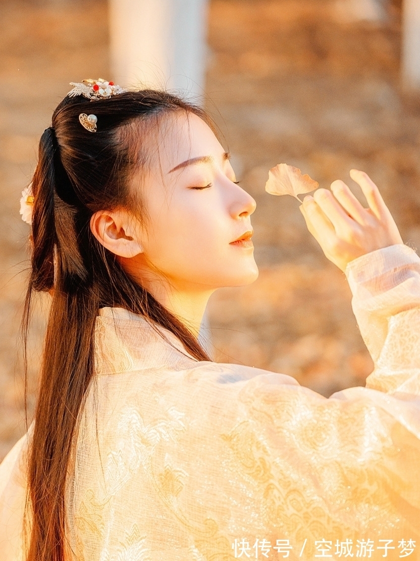 眉弯!原创对联·十五副丨为待君来留虚席,且留情事落眉弯