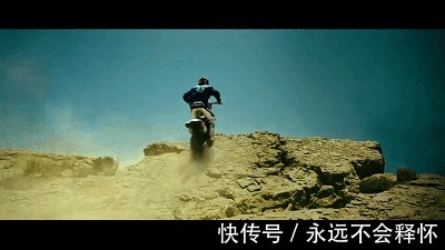 |搞笑GIF趣图:今天去相亲,对方一直玩手机,我还有戏吗?