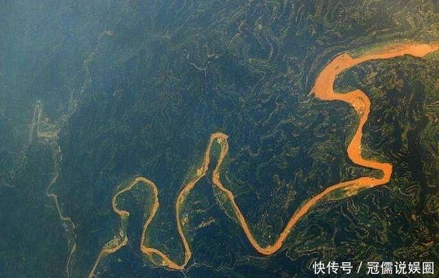 千古|儿子把父母葬在山坡,没想到是龙脉之地,多年后成千古一帝