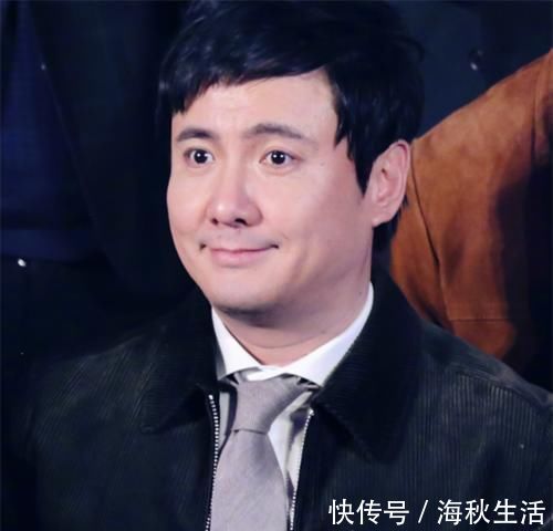 笑容|明星的职业假笑,王源、黄明昊还好,看到王一博营业不易,为了生活