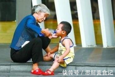 儿媳|孩子3岁后最好不要让姥姥带,其中有3点原因,奶奶截胡实在机智