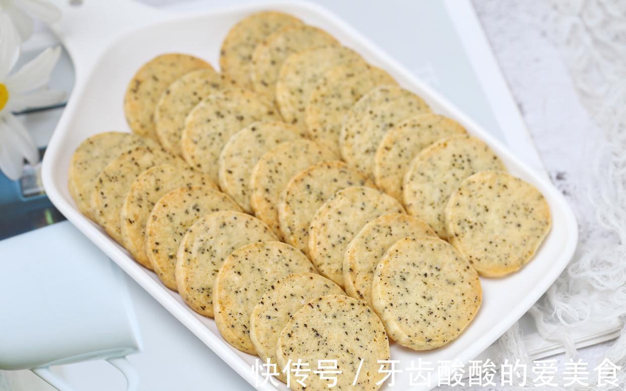 红茶用来做曲奇饼干，酥脆可口透着淡淡茶香，简单零失败小白也会