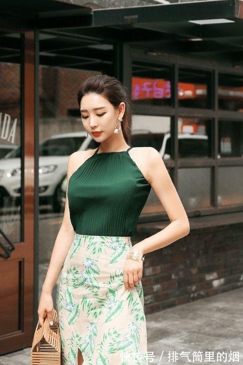 吊带|绿花半身裙和吊带上衣，清新优雅