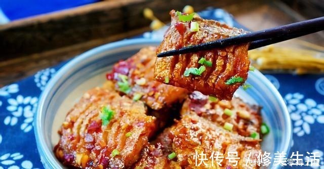 不要吃带鱼只会炖啦，这种做法要试一试，简单容易，很下饭