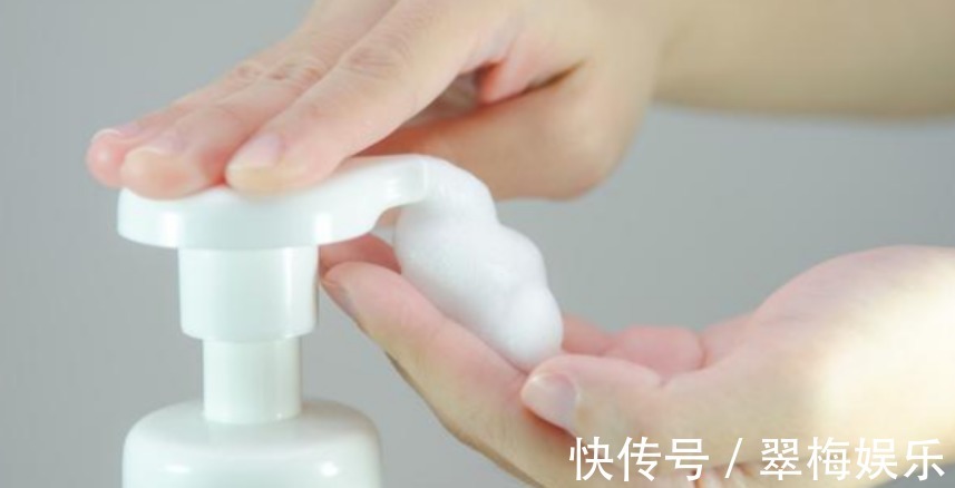 皮肤 女生最爱的5个“毁灭性护肤”,第3个人都在用,难怪皮肤越来越差