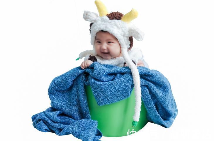 宝宝|宝宝到处爬很危险要阻止吗 爬行对发育有好处,这样鼓励才正确