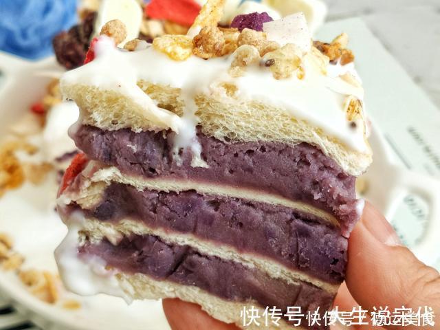 最近，儿子迷上吃这甜点，不用烤箱10分钟就好，比蛋糕还好吃