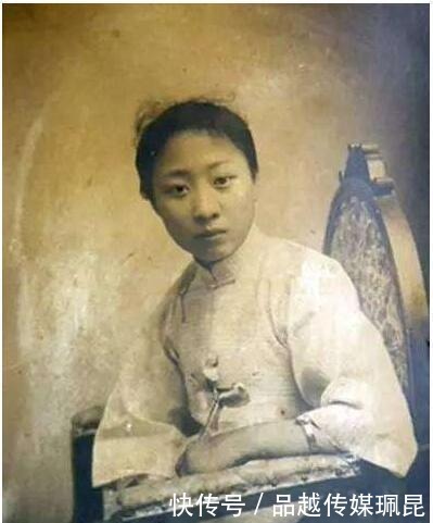 黄金荣为了露兰春,不惜赶走结发妻子,却落得个人财两空的下场