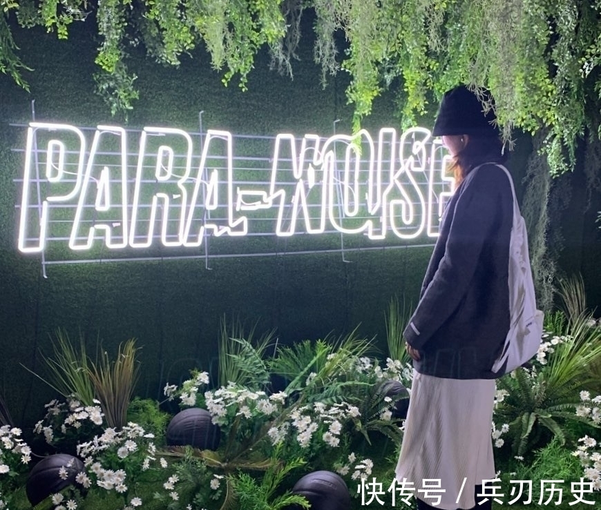 雏菊&首尔最新打卡点!GD亲自绘画、超大雏菊LOGO,怎么拍都是仙女等级