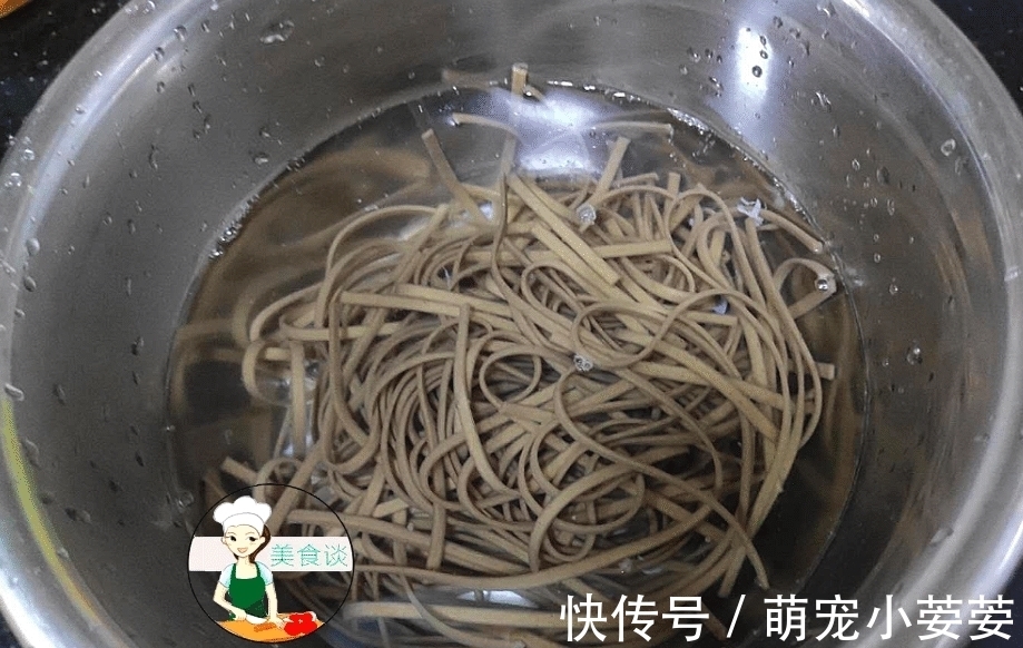 天冷了，这早餐面多做给孩子吃，鲜甜美味又营养，一上午不饿肚子