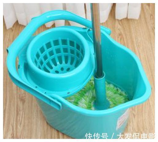 材质|拖地用清水越擦越脏,教你一个小妙招,适合任何材质地板,很干净