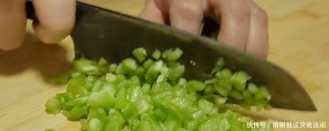 终于找到了!早餐最好吃的做法,不蒸不油炸,层层裹着馅料,真香