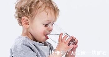 喝水方|生活小提示,帮助孩子掌握正确的喝水方,建议父母们看看