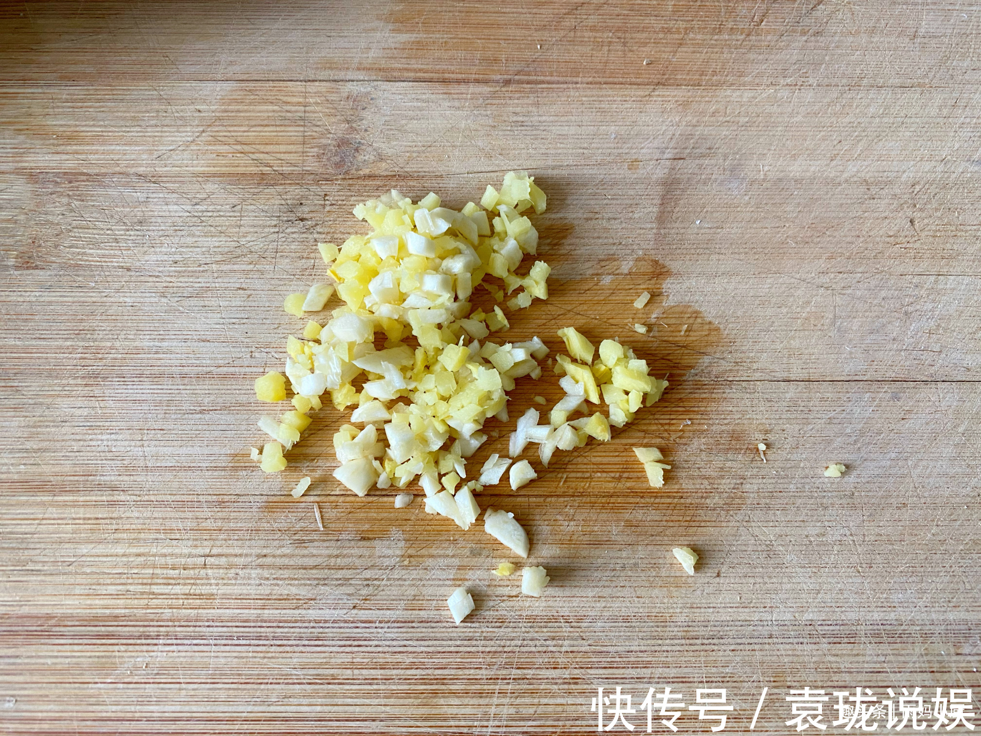 好吃|过年必做的年夜菜，不用炒不用炸，五分钟上桌鲜嫩美味又好吃
