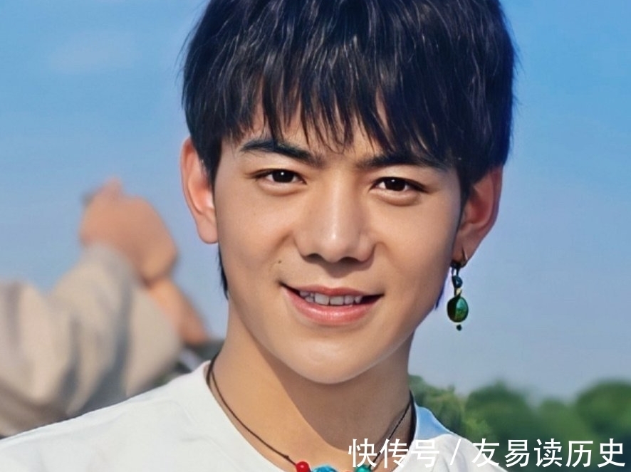 身材|丁真《中餐廳》生圖五官超精致,但身材卻很瘦小,還沒姚安娜壯碩