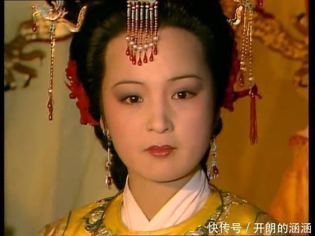 宝玉$薛宝钗的一句玩笑话,道出了贾府由盛转衰的原因,可惜无一人能懂