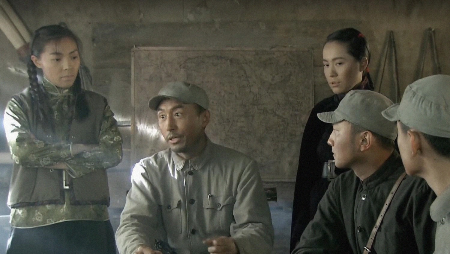 智救|红色特工陈赓用暗号接头,突遇敌人盘查,他智救周保中