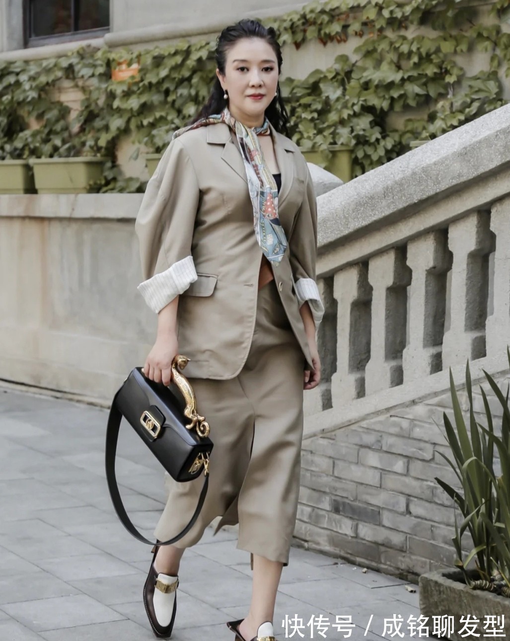 穿搭|50岁女人拒绝“妈妈装”,学学这几位博主的穿搭,文艺优雅显年轻