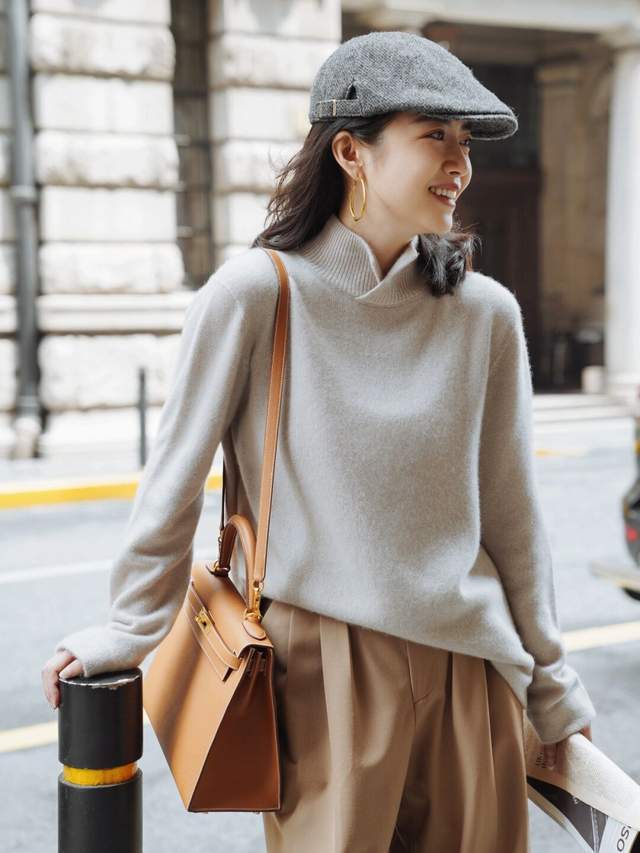 穿搭|女生博主的穿搭指南,毛衣搭配卡其色直筒裤高级洋气,简约优雅