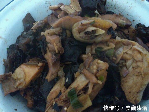 黑木耳|女性怀孕后有3种食物别贪吃,会阻碍毒素排出,损害宝宝发育