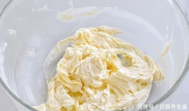 椰蓉球|做这小甜点无需基础,金黄诱人、椰香十足,一口一口根本停不下来