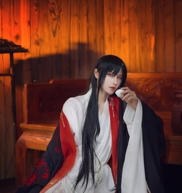 古董|言生cos《哑舍》老板,红眼睛长头发,感觉青春又回来了