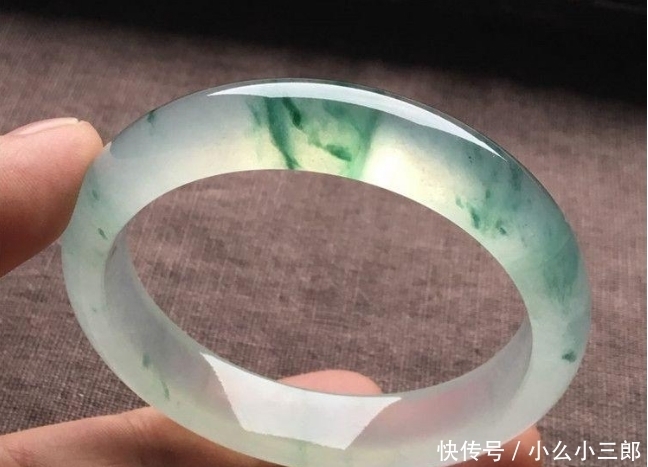 飘花手镯|飘花手镯戴一段时间后,飘花竟然不见了,首饰的色彩也更淡了