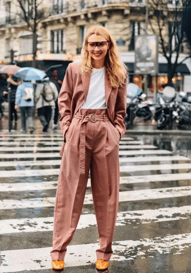 女人过了45岁，这3种＂颜色＂要少穿，显得没气色还很掉价