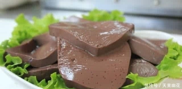 胆固醇|吃完猪血后拉出来黑便，吃猪血到底对健康是好是坏？早了解早好