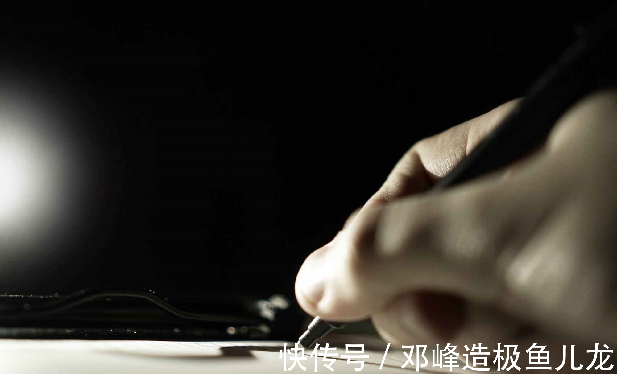 科技|“AI机器人”写诗?它们正在获得“灵魂”
