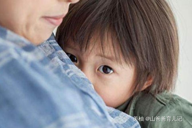 燕儿|孩子突然不愿意去幼儿园,在嘴里嘀咕“一个人”,家长蹲守后怒了
