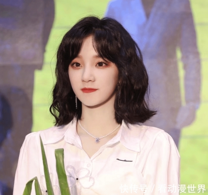 节目 宋雨琦在跑男表演新歌,跳舞好有魅力,淡妆下的颜值让人惊艳