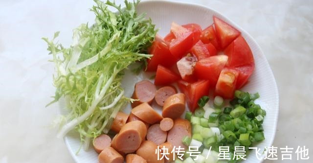 嫂子带小侄女来家里玩,中午点名要咖喱面,好吃到飞起!