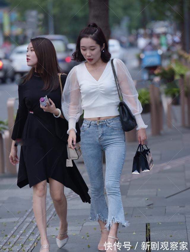 泡泡袖 网纱泡泡袖上衣搭配钉珠喇叭裤,性感时髦,可爱明媚!