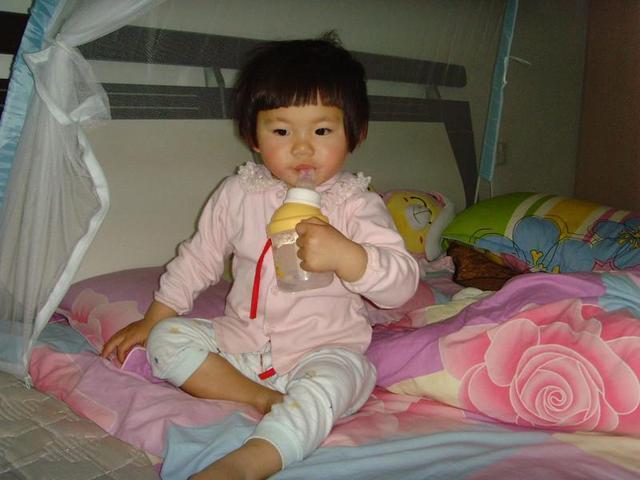 积食|孩子因喝水导致积食,儿科医生给孩子喝水,要避开这3个时间