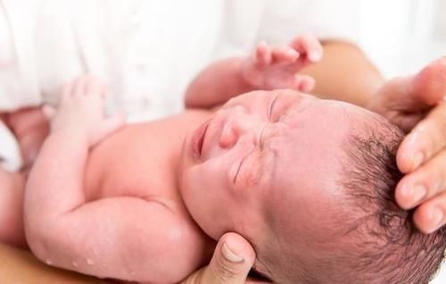 宝宝|新生儿出生后要经历什么?这几件事一样都不能少,网友:还挺忙的