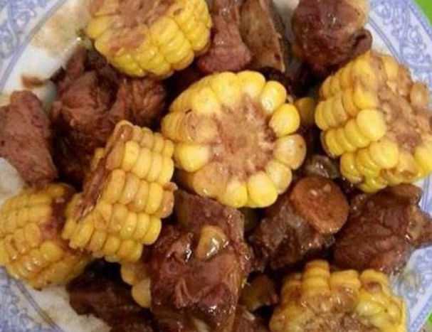  美食精选：番茄蹄花煲，玉米烧排骨，麻婆豆腐，蘑菇油豆腐的做法