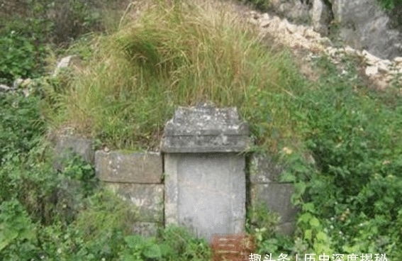挖开|这个人死后碑上注明: 里面没金银,专家挖开后笑了