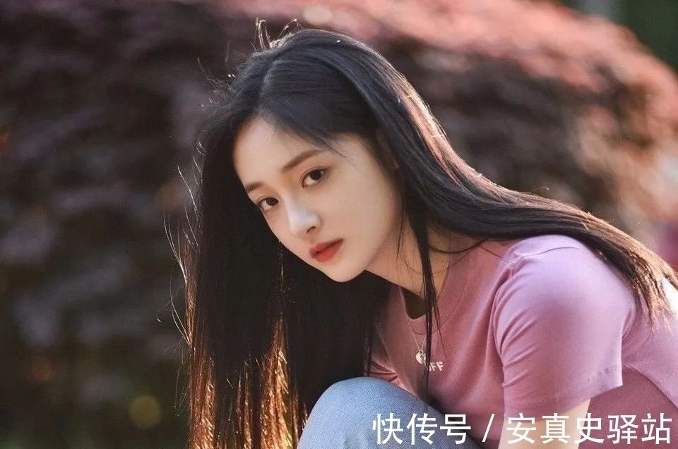 周洁琼唱歌跑调、舞蹈拉垮背后，讽刺了多少“全能艺人”的梦？