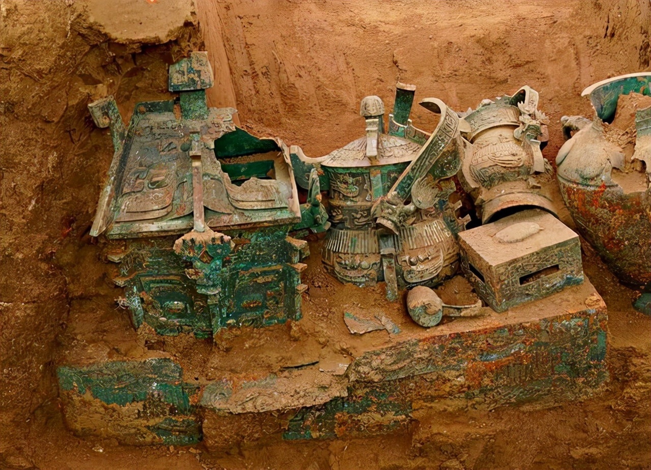 西周墓#北窑的西周墓发现玉牛,它身上有四个谜样孔洞,究竟是干什么用的