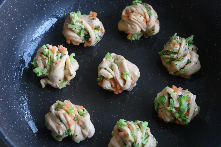 胡萝卜汁|冬天给女儿做了这早餐,松软酥脆,上桌就吃3个,隔三差五做一锅